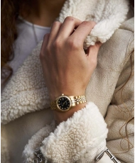 Photo 2 setting in context of the Swiss Women's Watch in Gold Stainless Steel - Inspiration - JACQUES DU MANOIR | NRO.22