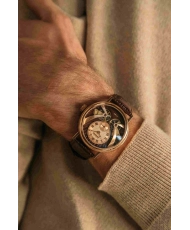 Photo 5 mise en situation de cette Montre Squelette Homme en Acier inoxydable, Placage ionique Marron, Rose - BEAUFORT ANATOLIA 