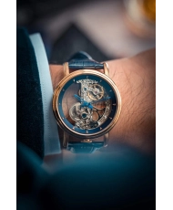 Foto 5: Präsentation dieser Skelett-Herrenuhr aus Edelstahl, poliertem Stahl, Blau und Rosa – FOWLER BRIDGE SKELETON AU