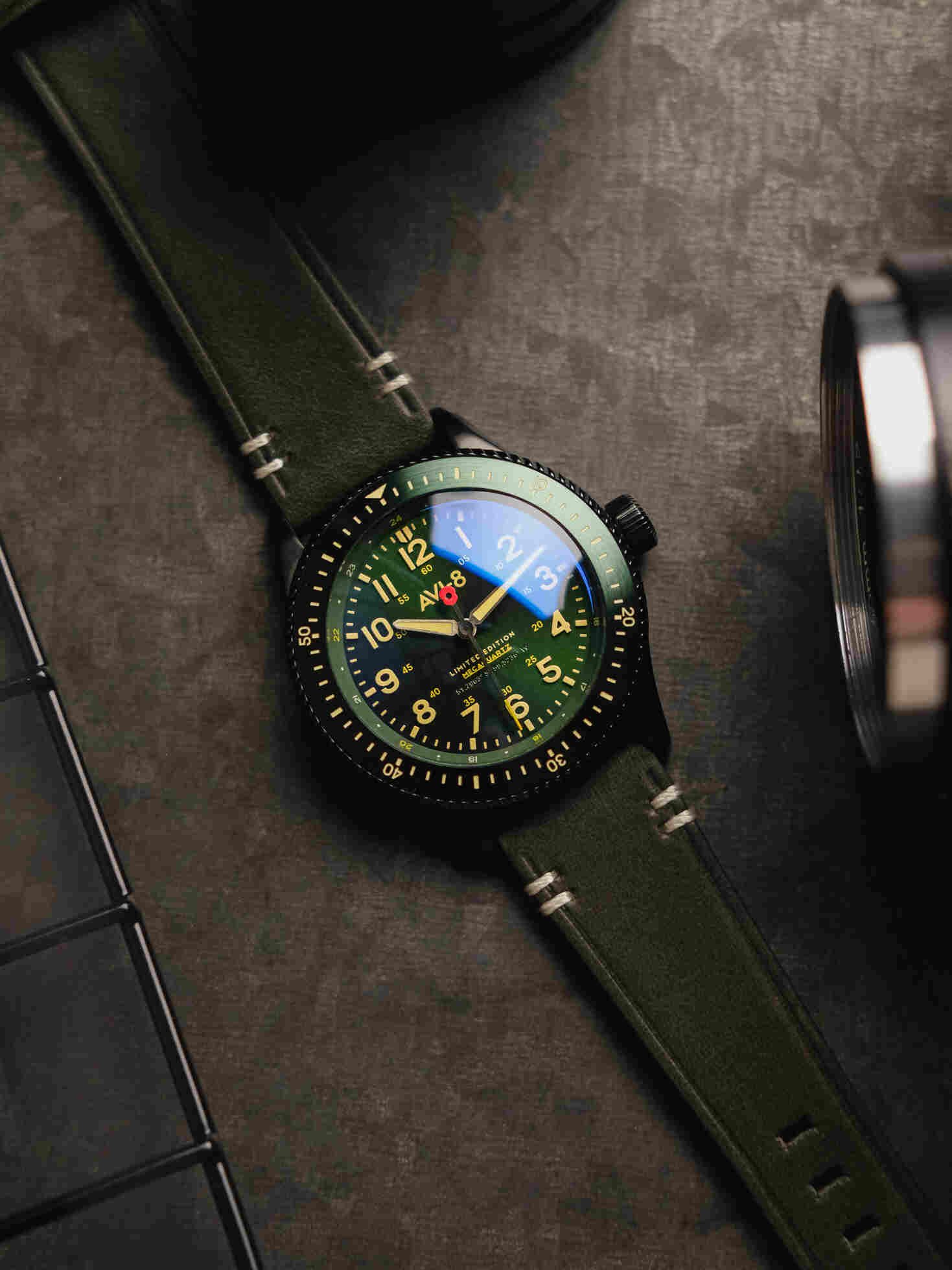 AVI-8 | Montre Aviation en Acier inoxydable Noir, Vert FLYBOY - AV-4099-RBL-06