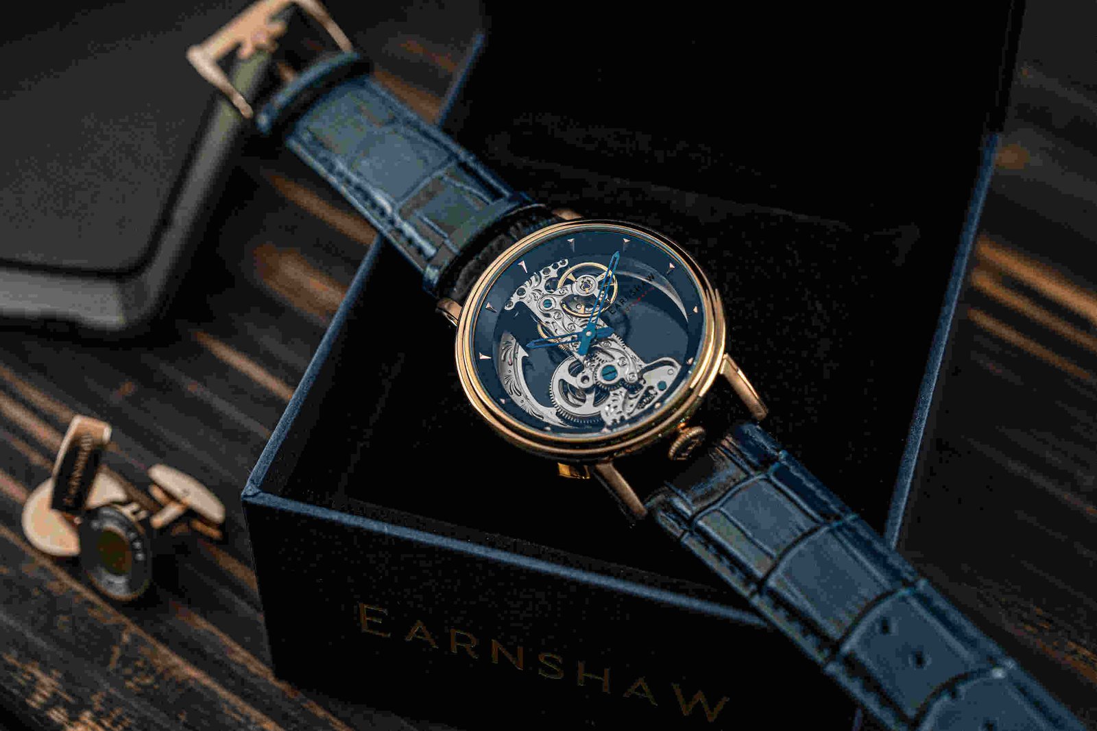 EARNSHAW | Herren-Skelettuhr aus Edelstahl, polierter Stahl, Blau, Rosa – FOWLER BRIDGE SKELETON AUTOMATIC – ES-8225-06